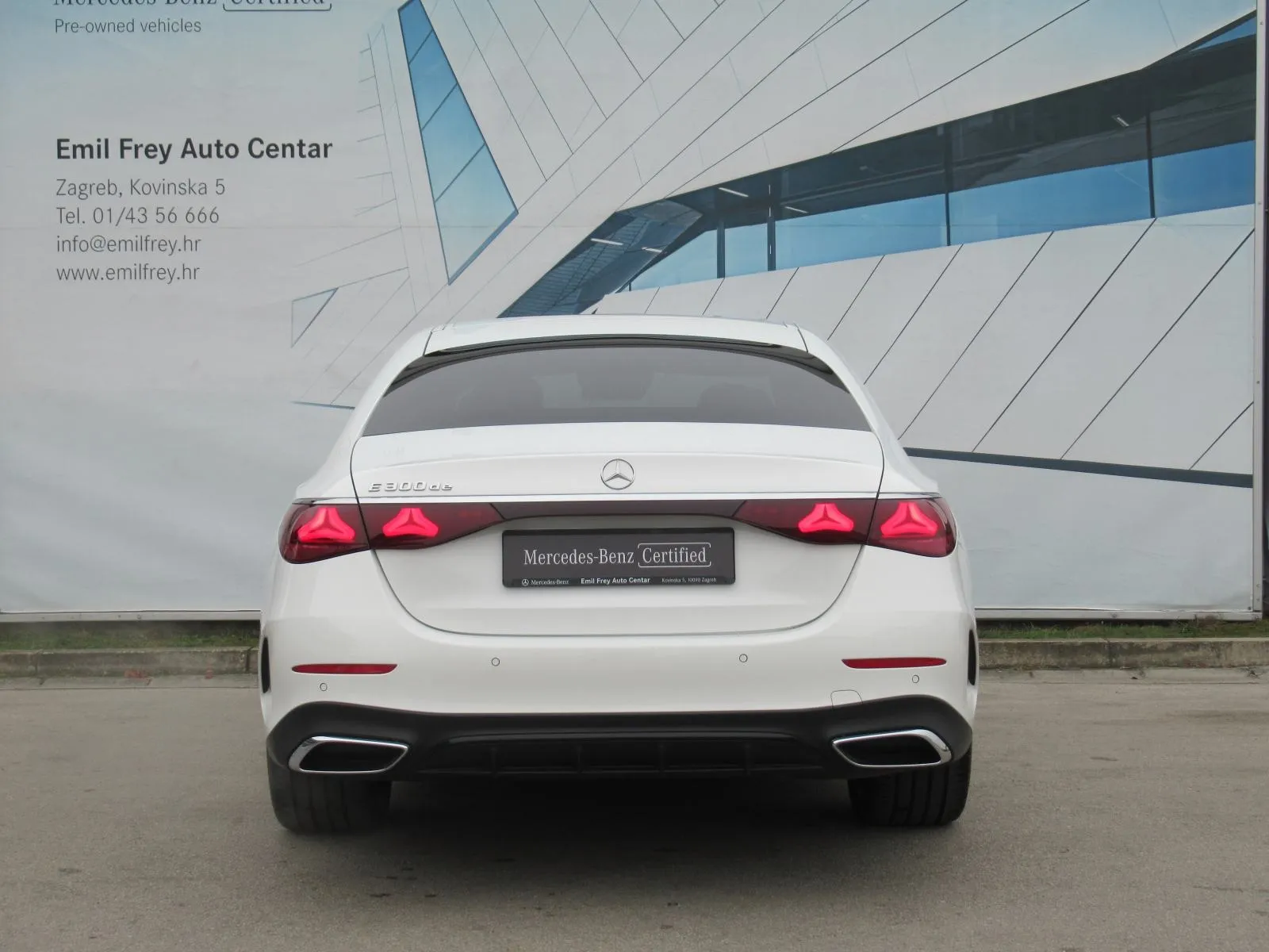mercedes-benz e-klasa 300 de amg line/night/360°/digital/burmester/dc - slika 7