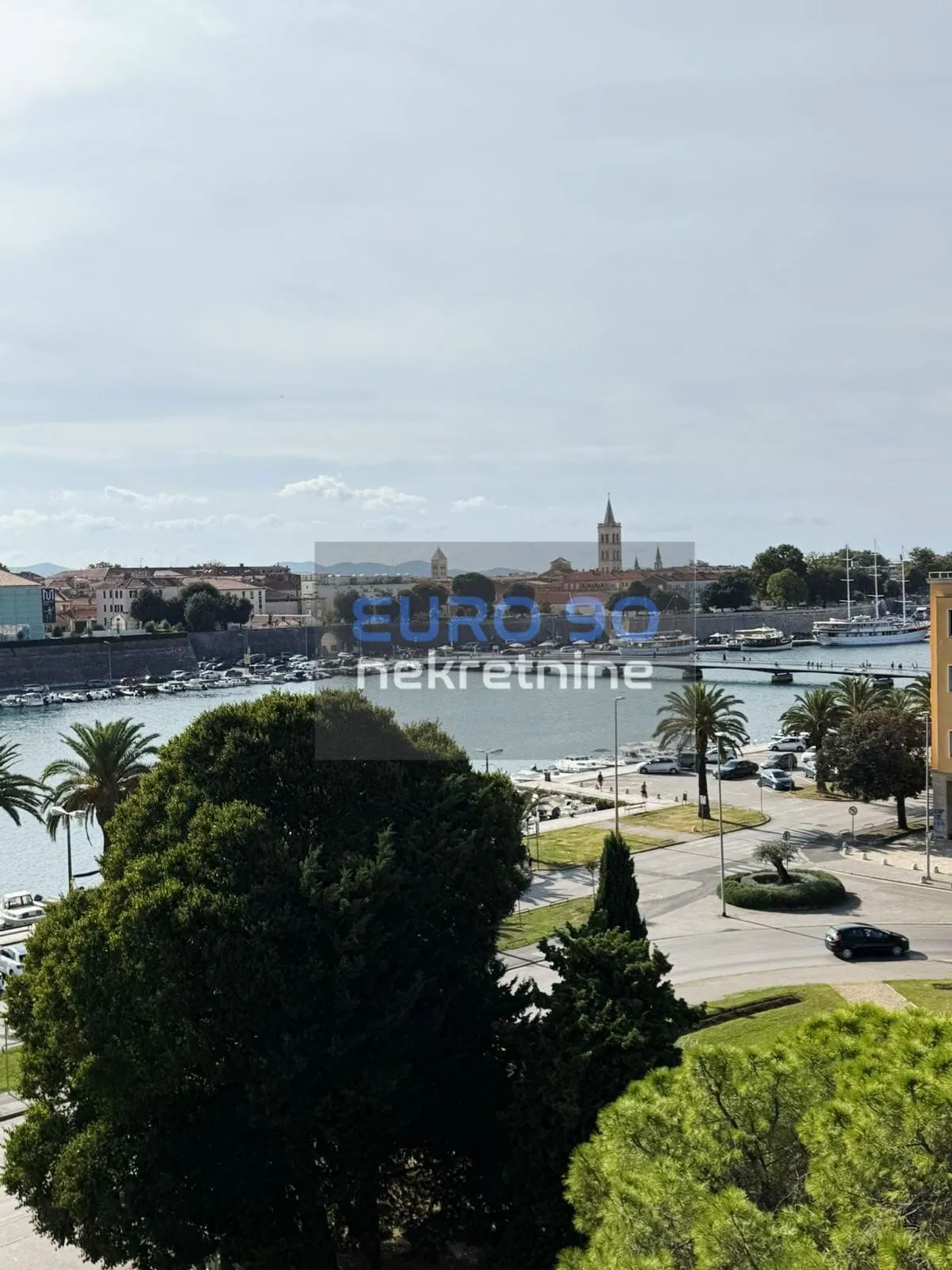zadar/branimirova obala-trosoban namješten stan 95 m2,lift, pogled !!! - slika 21