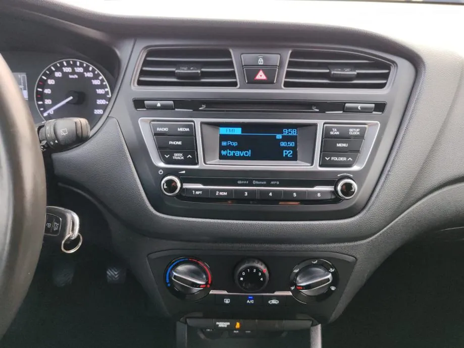 hyundai i20 , 162000 km, 2015 god, katice 24/36 rata - slika 15