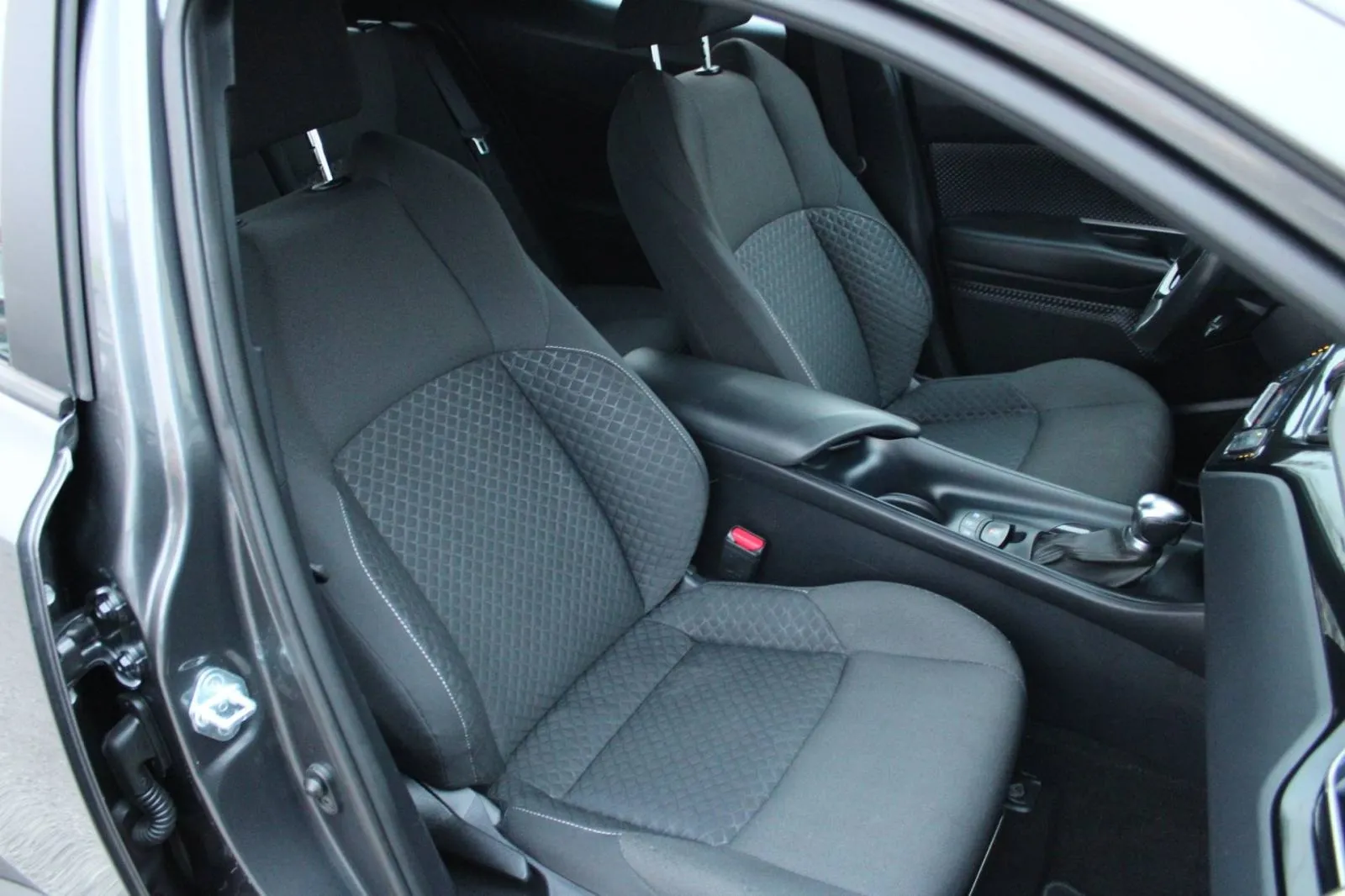 toyota c-hr 1.8 hybrid automatik *led, navigacija, kamera* - slika 14