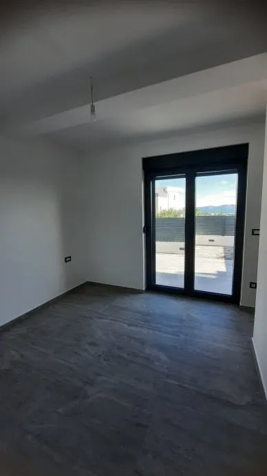 !!stan sa vrtom : murter, 78.00 m2, novogradnja (prodaja) - slika 10