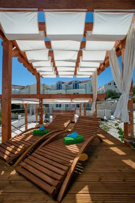 drvena ležaljka val – doživite wellness - slika 7