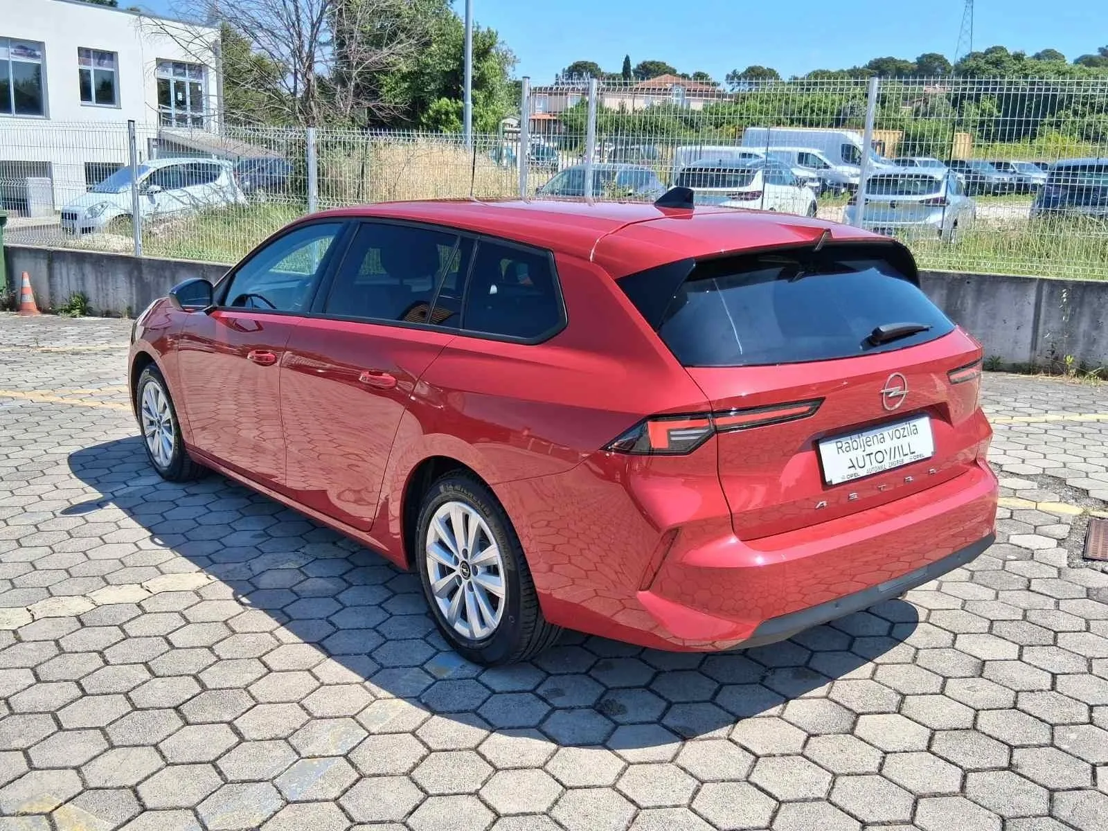 astra sports tourer edition f 1,2 xhl - slika 7