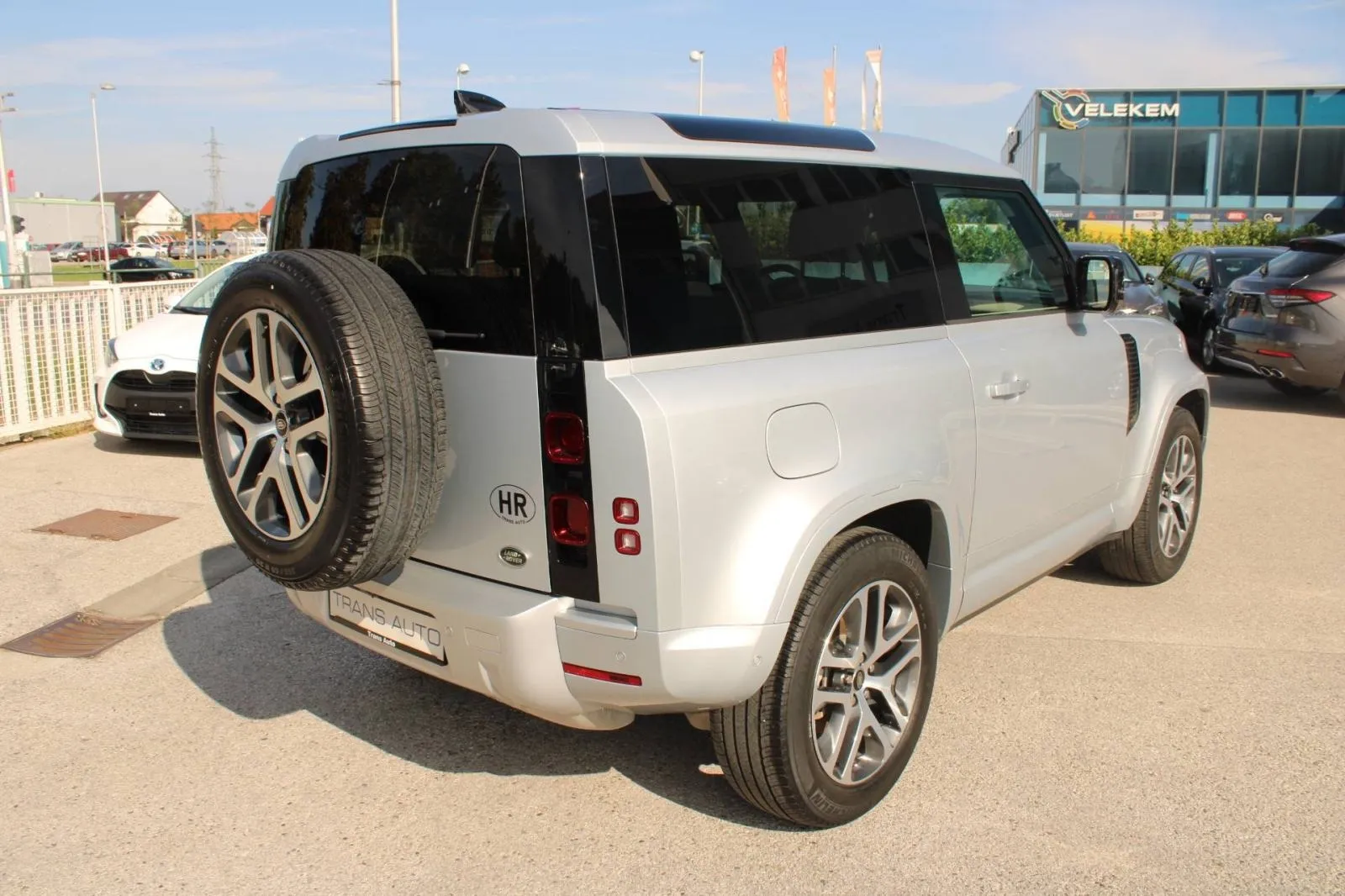 land rover defender 3.0 d6 250 90xs edition awd *panorama,navigacija* - slika 5