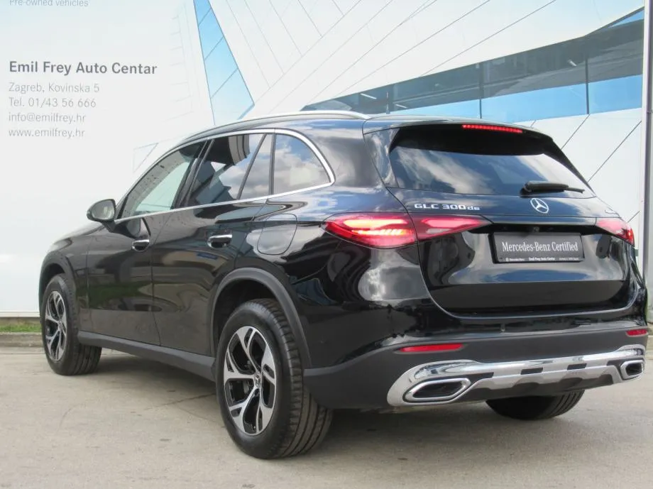 mercedes-benz glc 300 de 4m avantgarde panorama/head-up/burmester/360° - slika 8