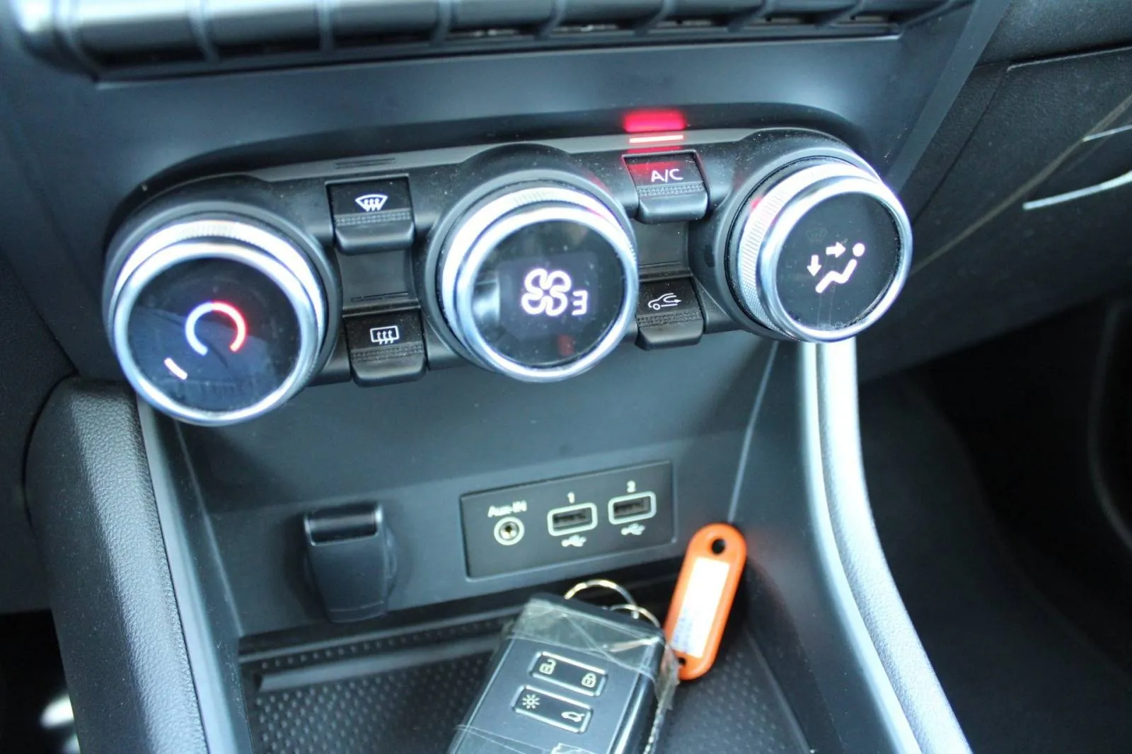 renault captur 1.6 e-tech 160 automatik *led, kamera* - slika 10