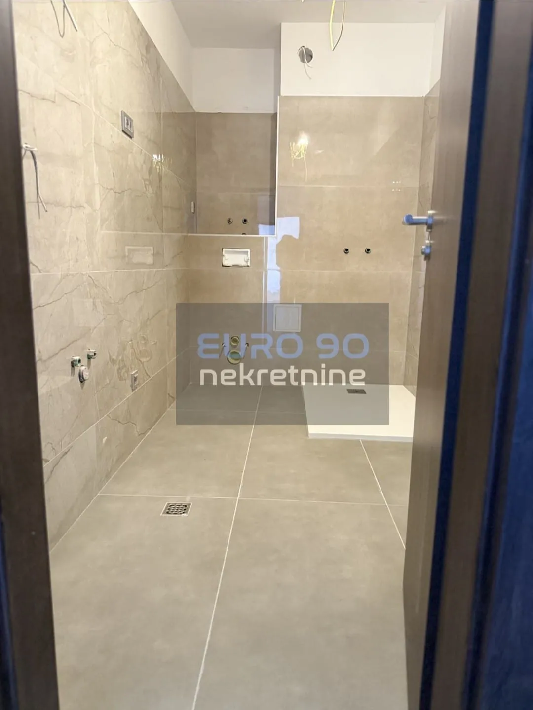 zadar/branimirova obala-renoviran dvosoban stan s liftom,60m2,lokacija - slika 4