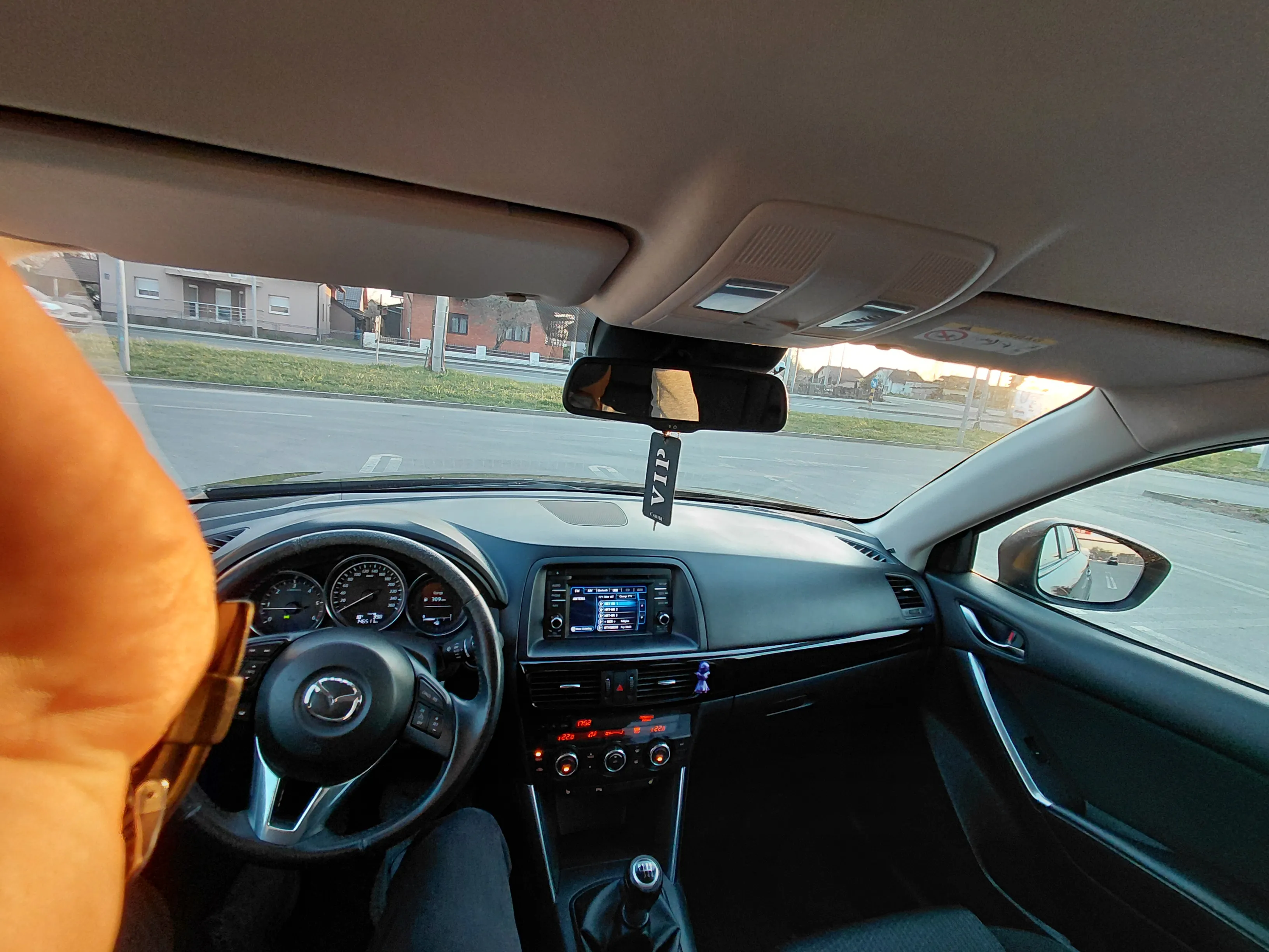 mazda cx5 2.2 /140 000km / registriran 04.05.2027. kuka, servis - slika 12