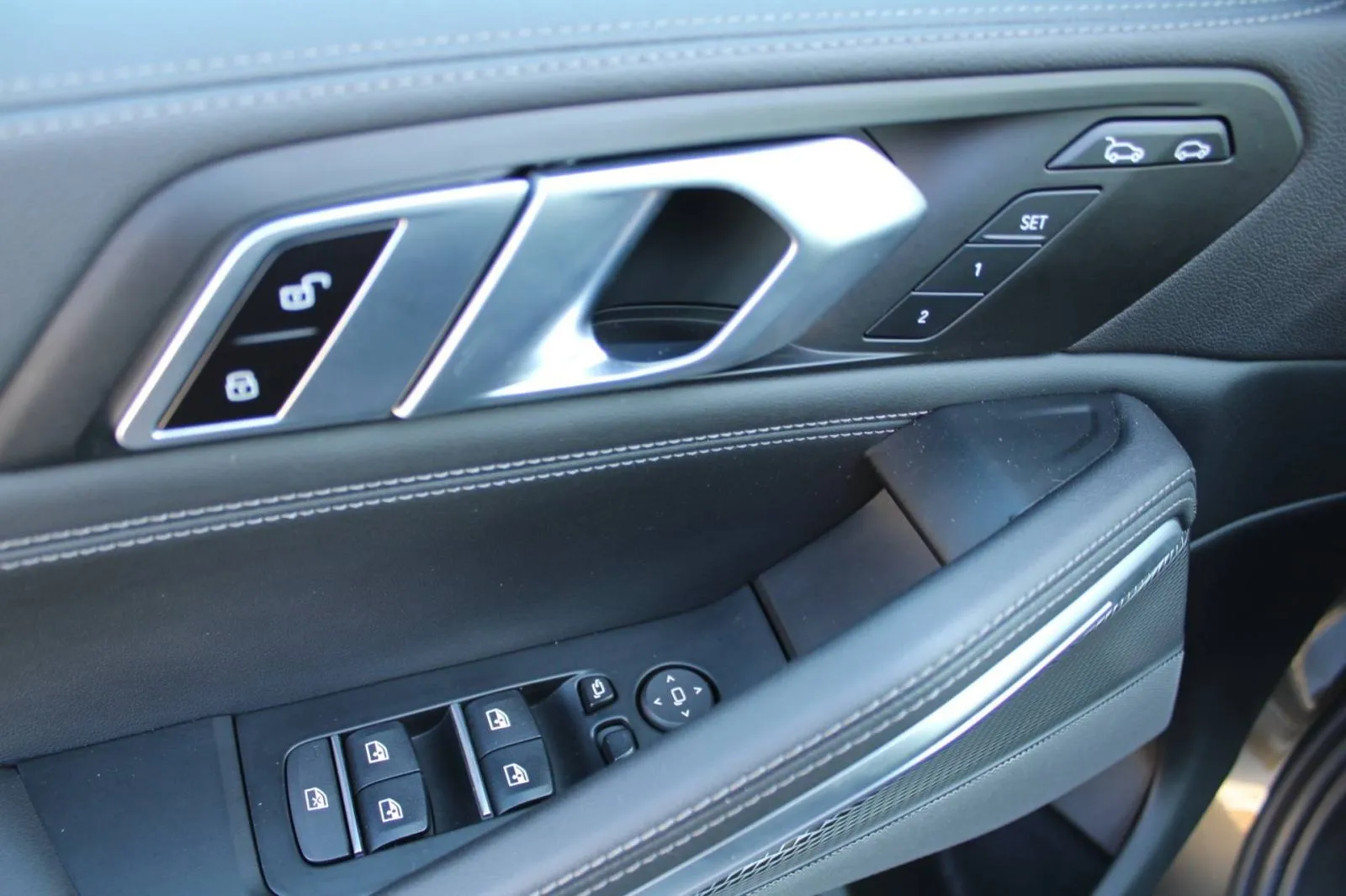 bmw x6 40d xdrive automatik m-paket *panorama, harman kardon, laser* - slika 11