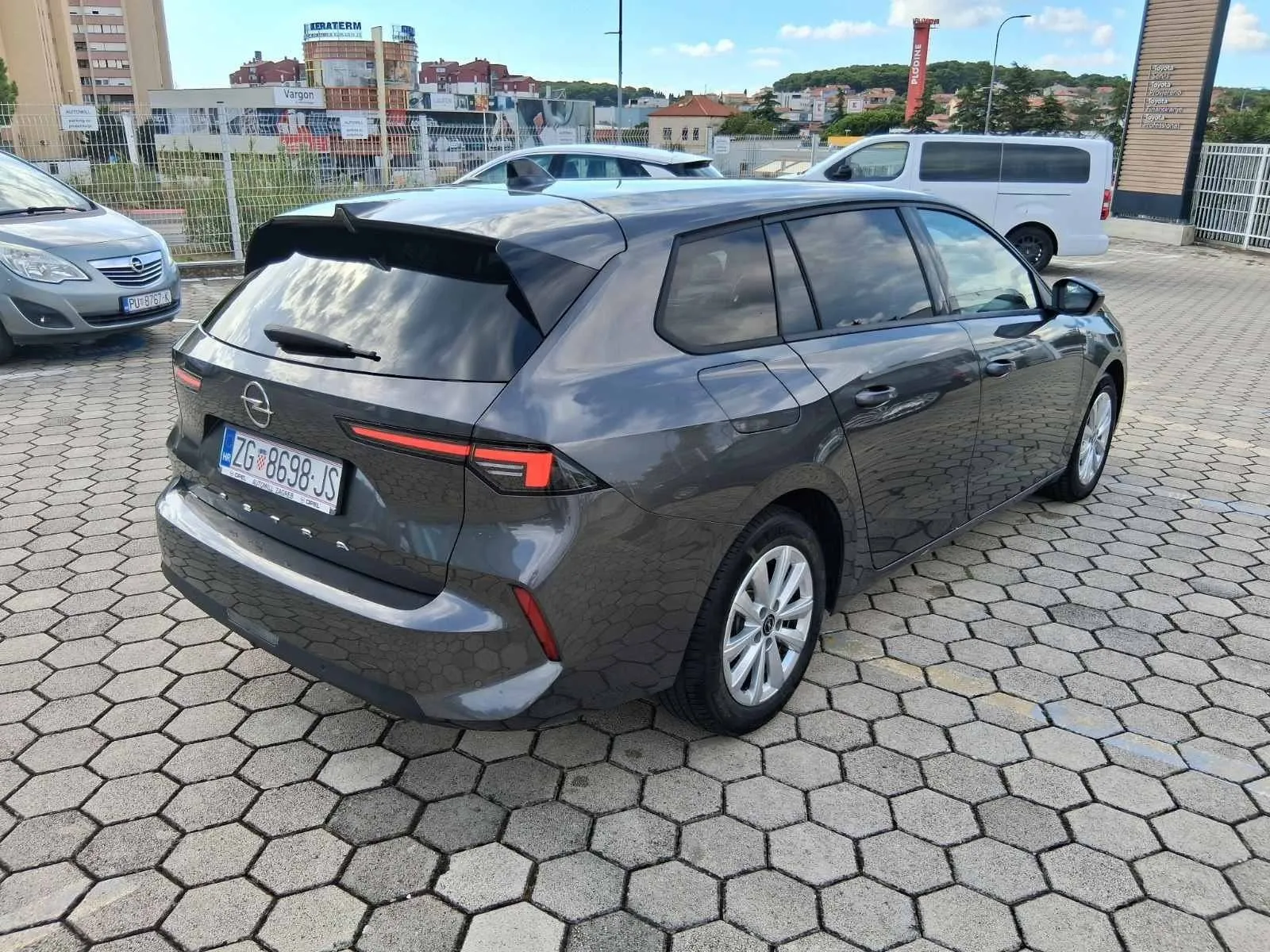 astra sports tourer edition 1,5 cdti at8 - slika 4