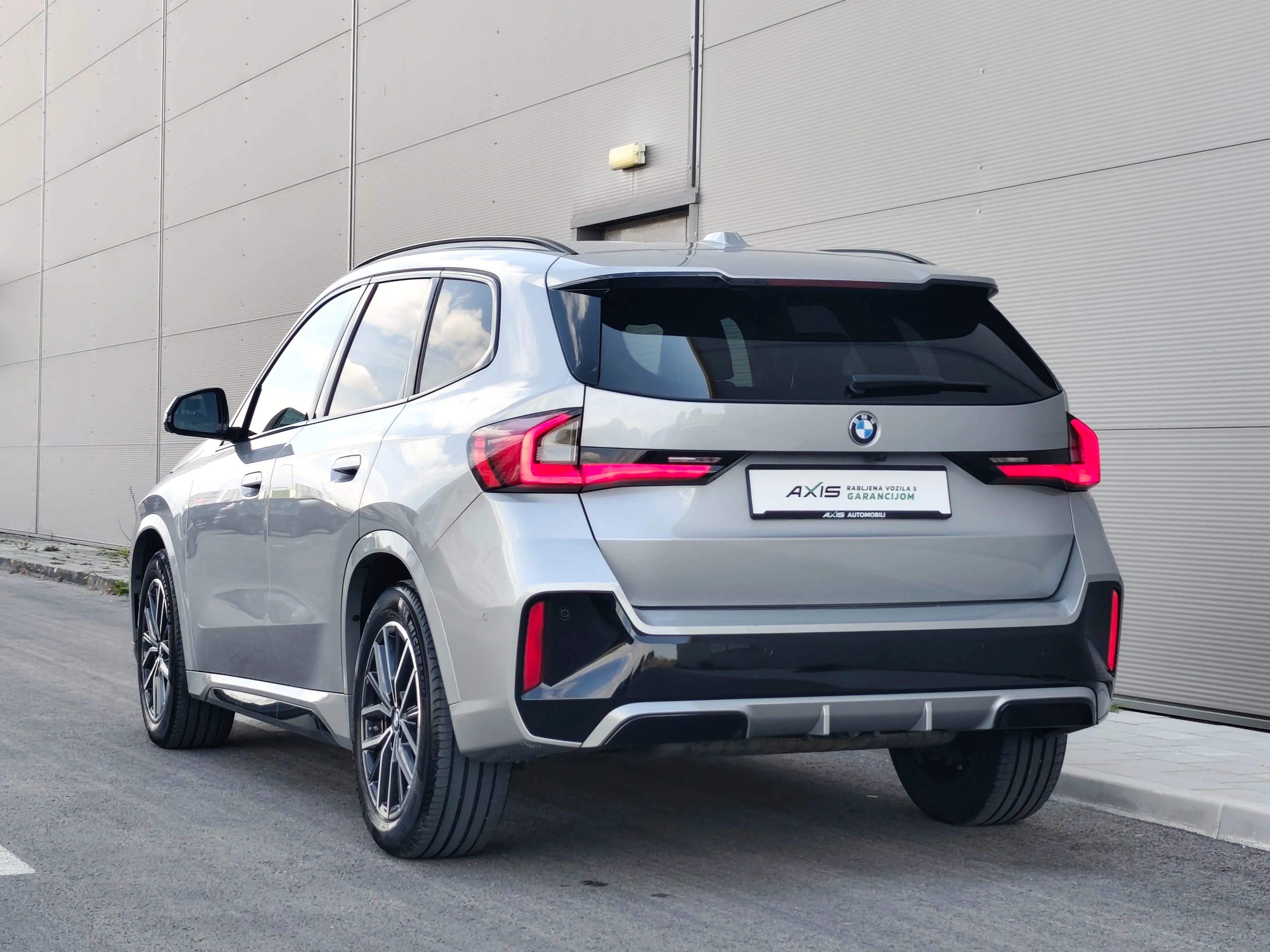 bmw x1 xdrive23i m paket |head up |kuka |18''alu |driving assist pro - slika 7