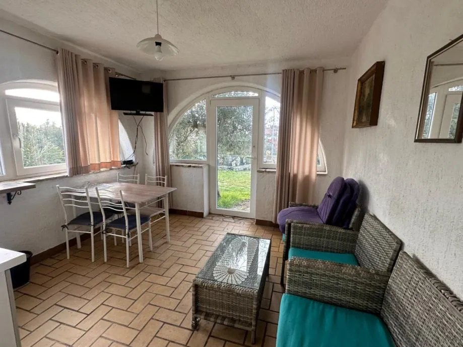 poreč okolica - kučica sa gospodarskom zgradom na prodaji (prodaja) - slika 4