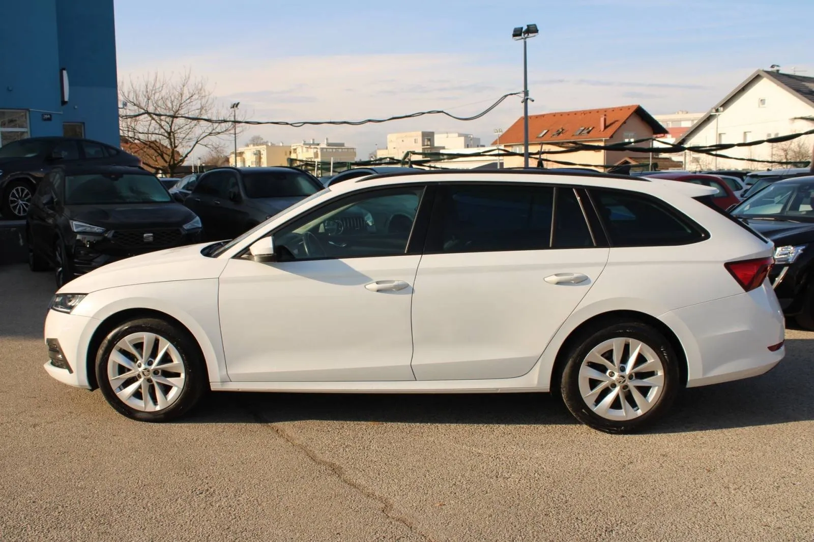 škoda octavia combi 2.0 tdi dsg *led, navigacija* - slika 8
