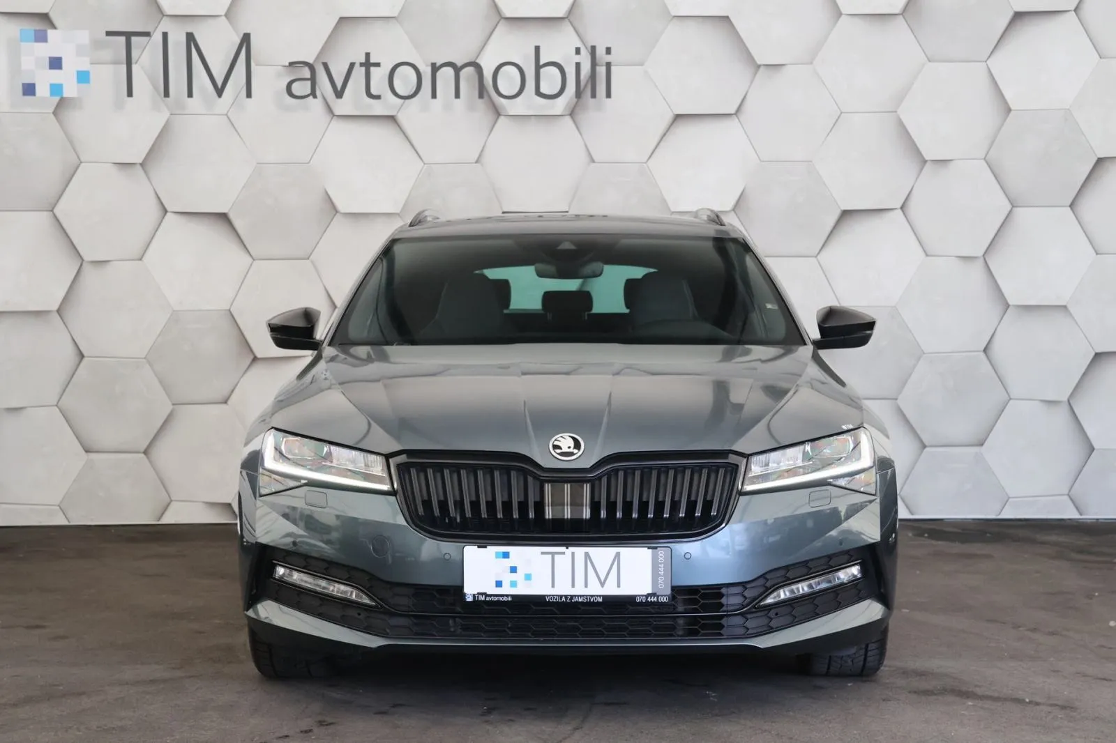 škoda superb combi 2.0tdi sportline matrix virtual radar temp - slika 5