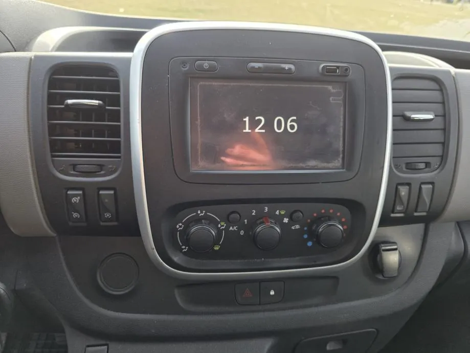 renault trafic . 1,6 dizel, 2018 godina, 189000 km, kartice 24/36 rata - slika 11