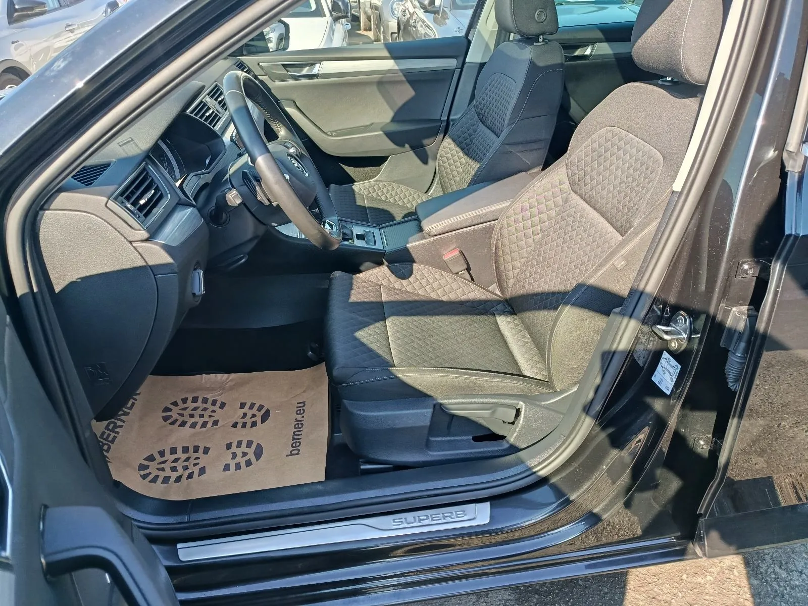 škoda superb 2,0 tdi ,do 2 godine jamstva,u sustavu pdv-a. - slika 15