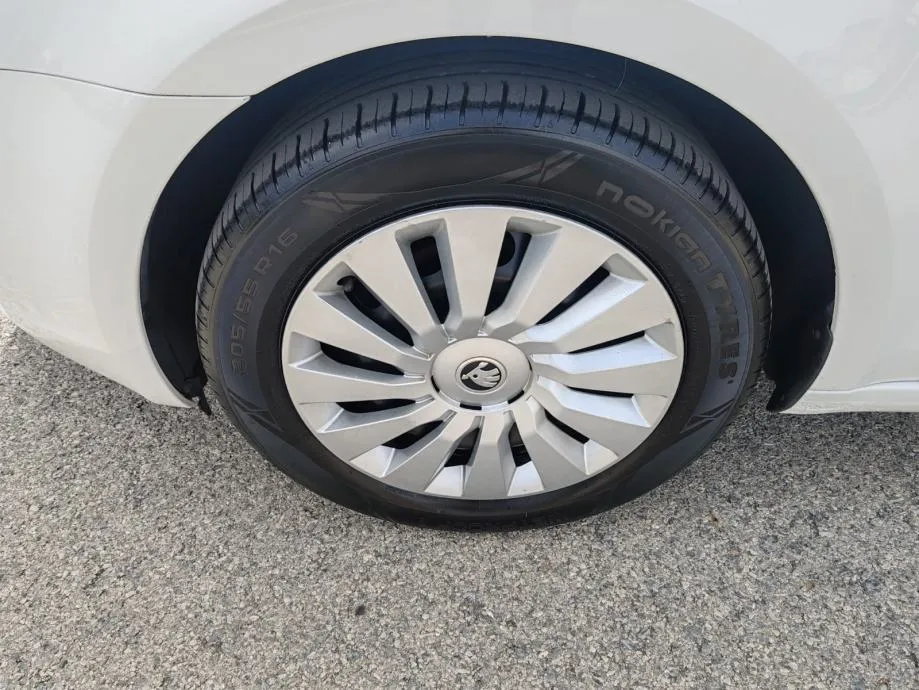 škoda octavia 1,6 tdi 2015 g. 4x4 kartice - slika 7