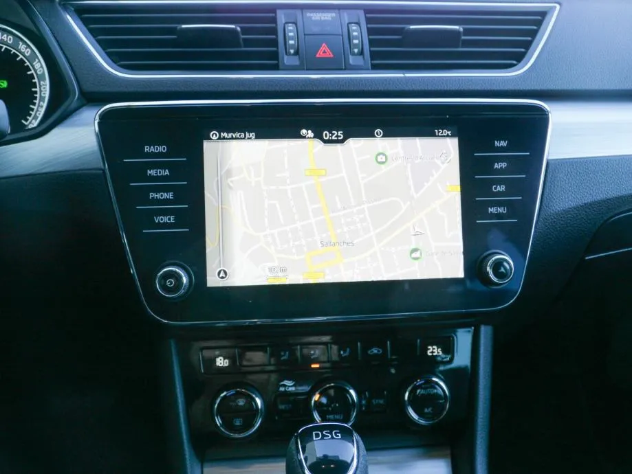 škoda superb combi 2,0 tdi dsg business |led |kam |kuka |jamstvo - slika 25