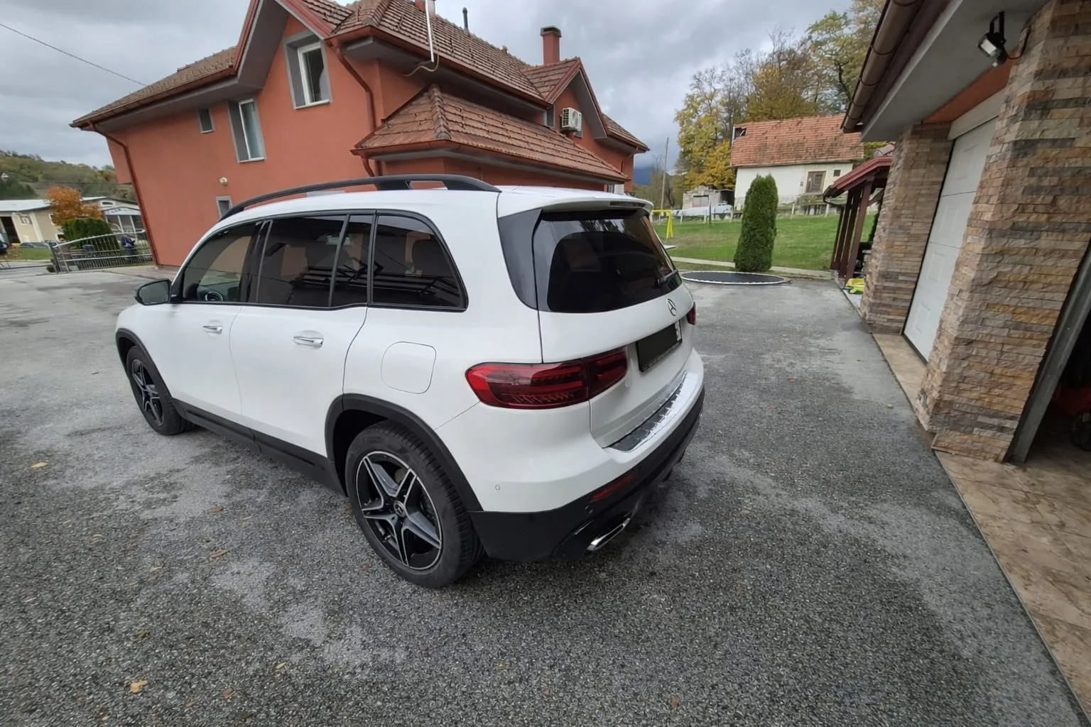 mercedes glb 200d-amg - slika 6