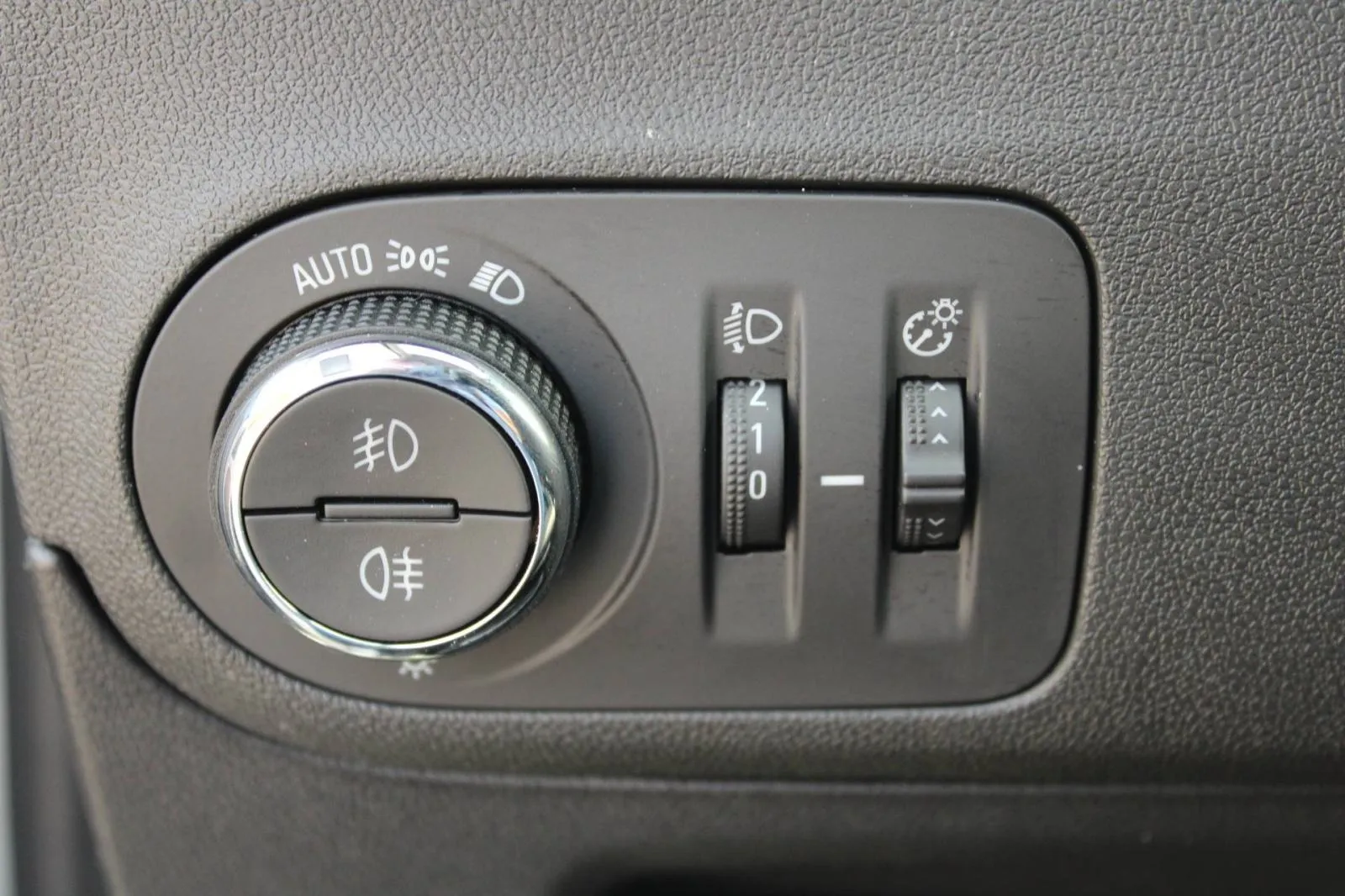 opel crossland 1.2 turbo ultimate *led,navigacija,kamera* - slika 16