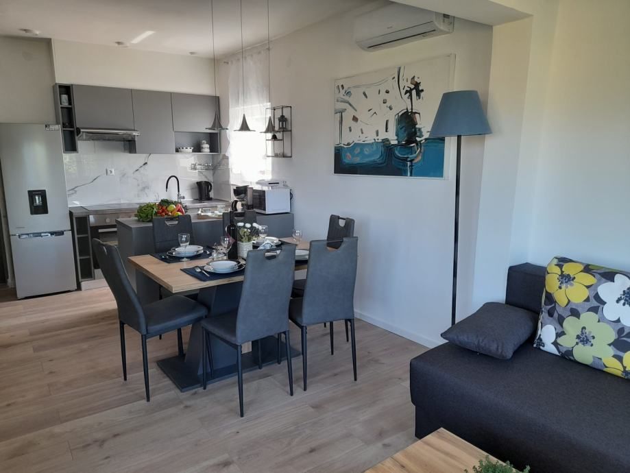 sveti petar na moru,renovirana kuća,3 apartmana(195m2)50 metara more - slika 3
