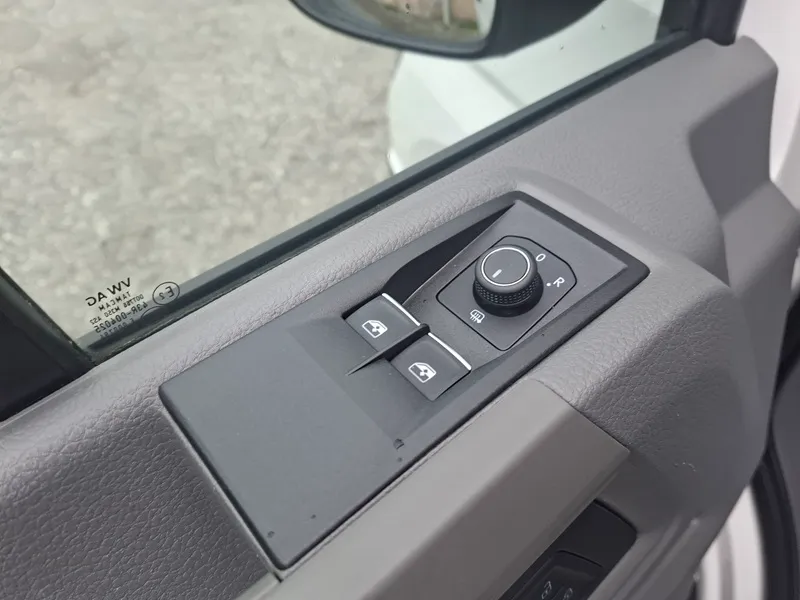 volkswagen crafter 2.0 tdi*140ks*dupla kabina 6+1*klima*kuka za vuču* - slika 10