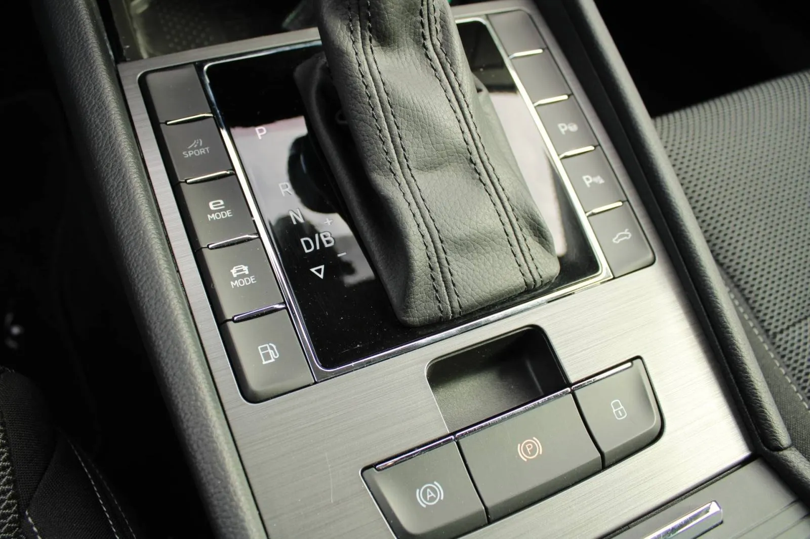 škoda superb combi 1.4 tsi iv automatik *led, navigacija, kamera* - slika 13