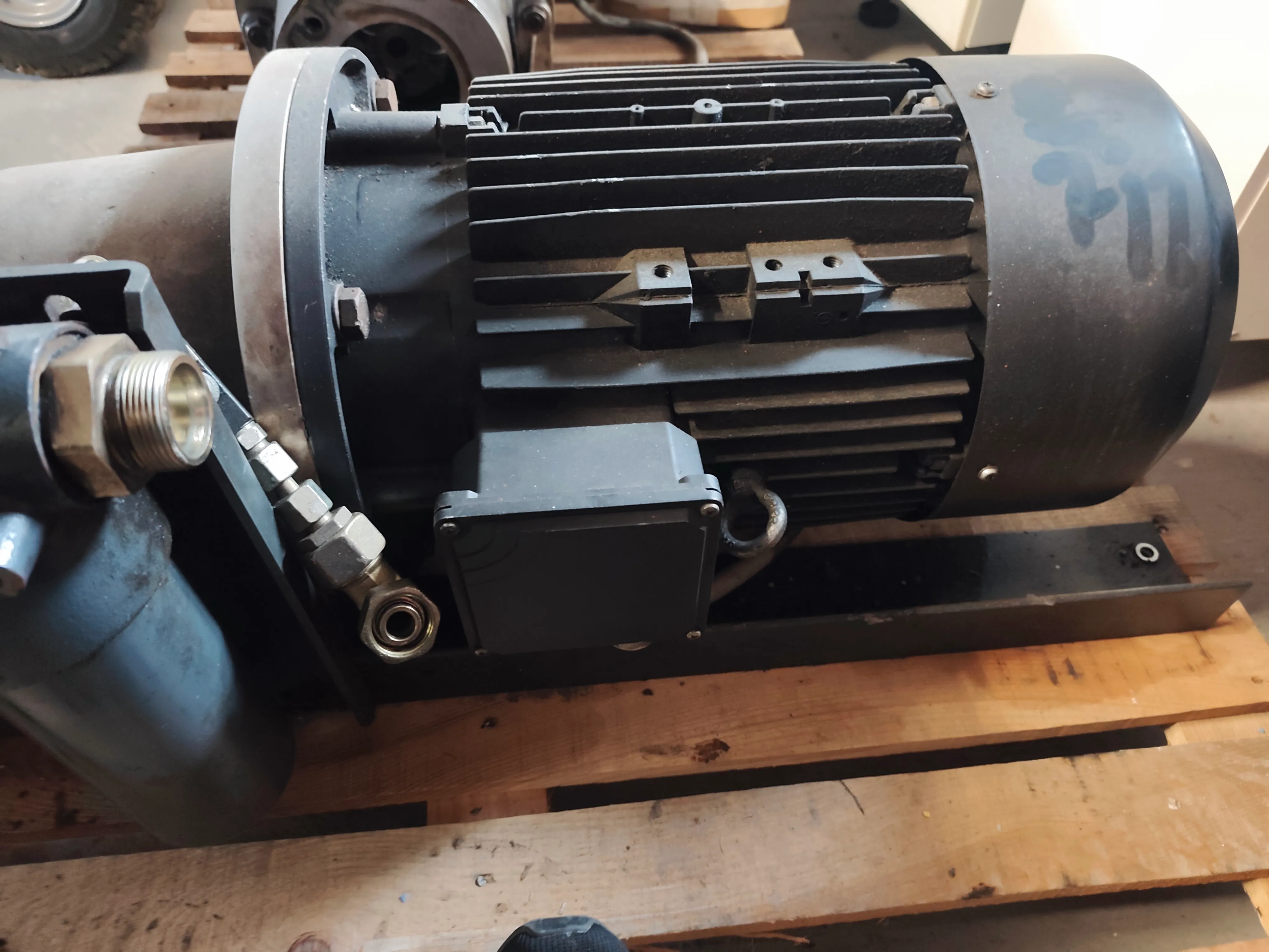 prodaju se tri trofazna elektro motora 18kw - slika 11