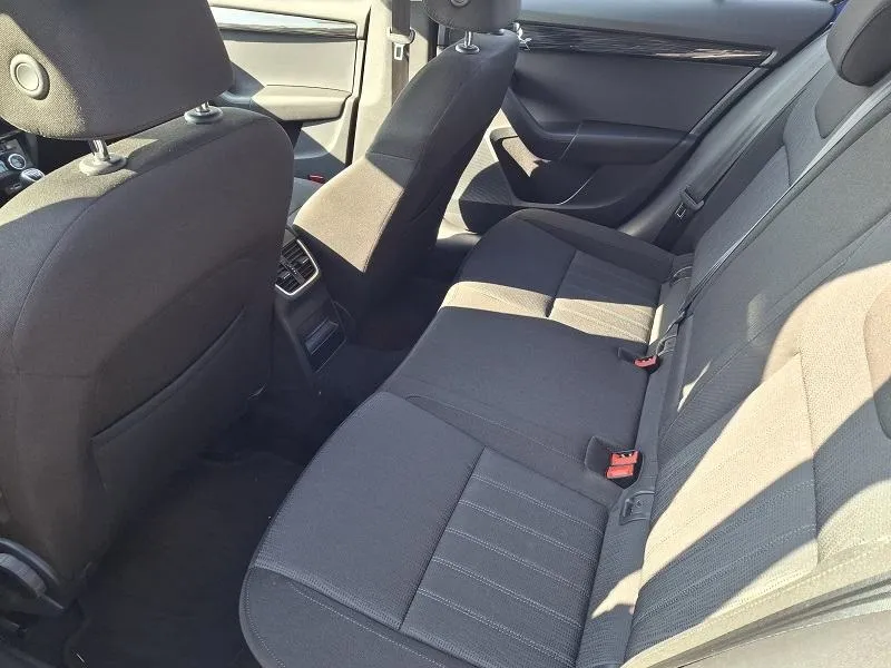 škoda octavia 1,0 tsi*115ks*klima*tempomat*park.pilot* - slika 14