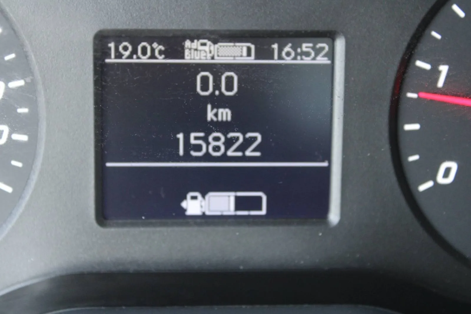 mercedes-benz sprinter 315 cdi kutija + rampa, 2024 god. - slika 19