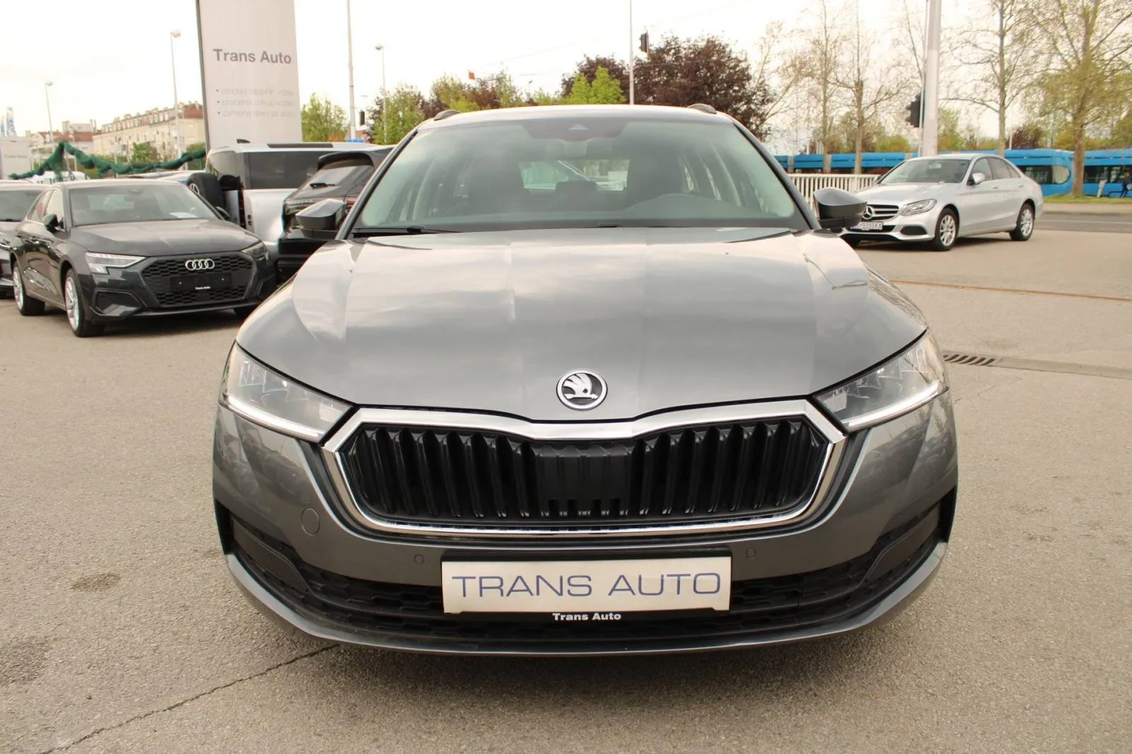 škoda octavia combi 2.0 tdi *led, navigacija, kamera* - slika 2