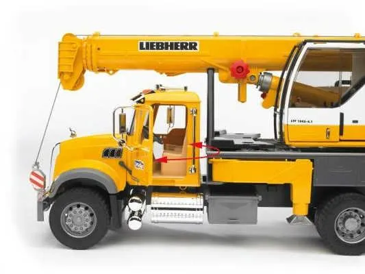 bruder kamion mack granite + liebherr dizalica - slika 5