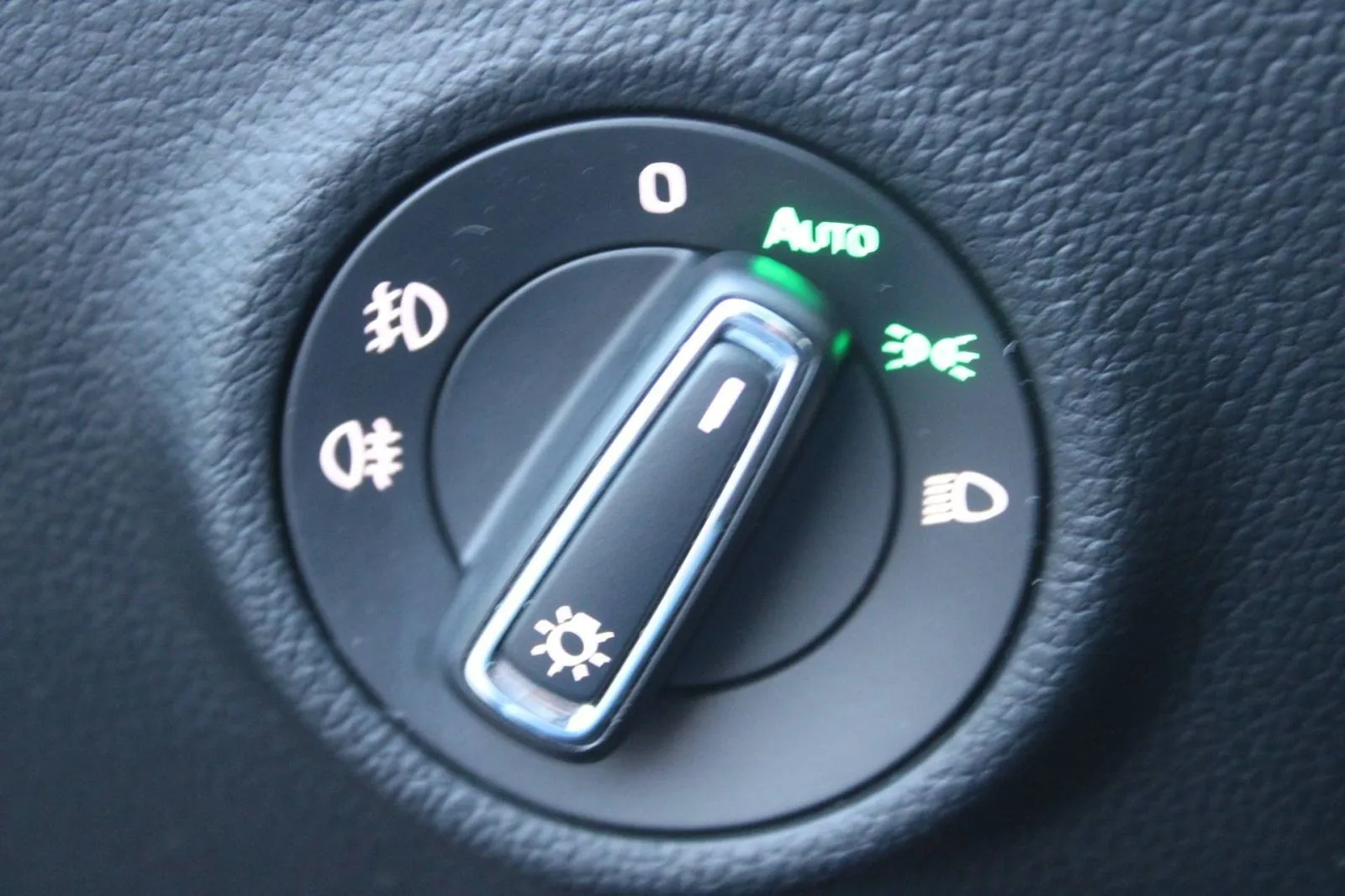 škoda superb 2.0 tdi dsg *led, navigacija, kamera* - slika 16