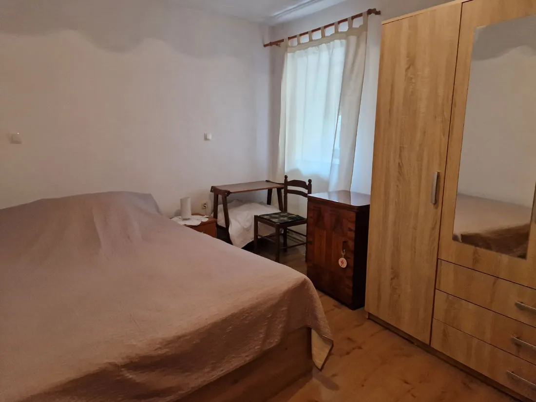 prodaja, tar – dvije kuće s tri odvojena stana - slika 12