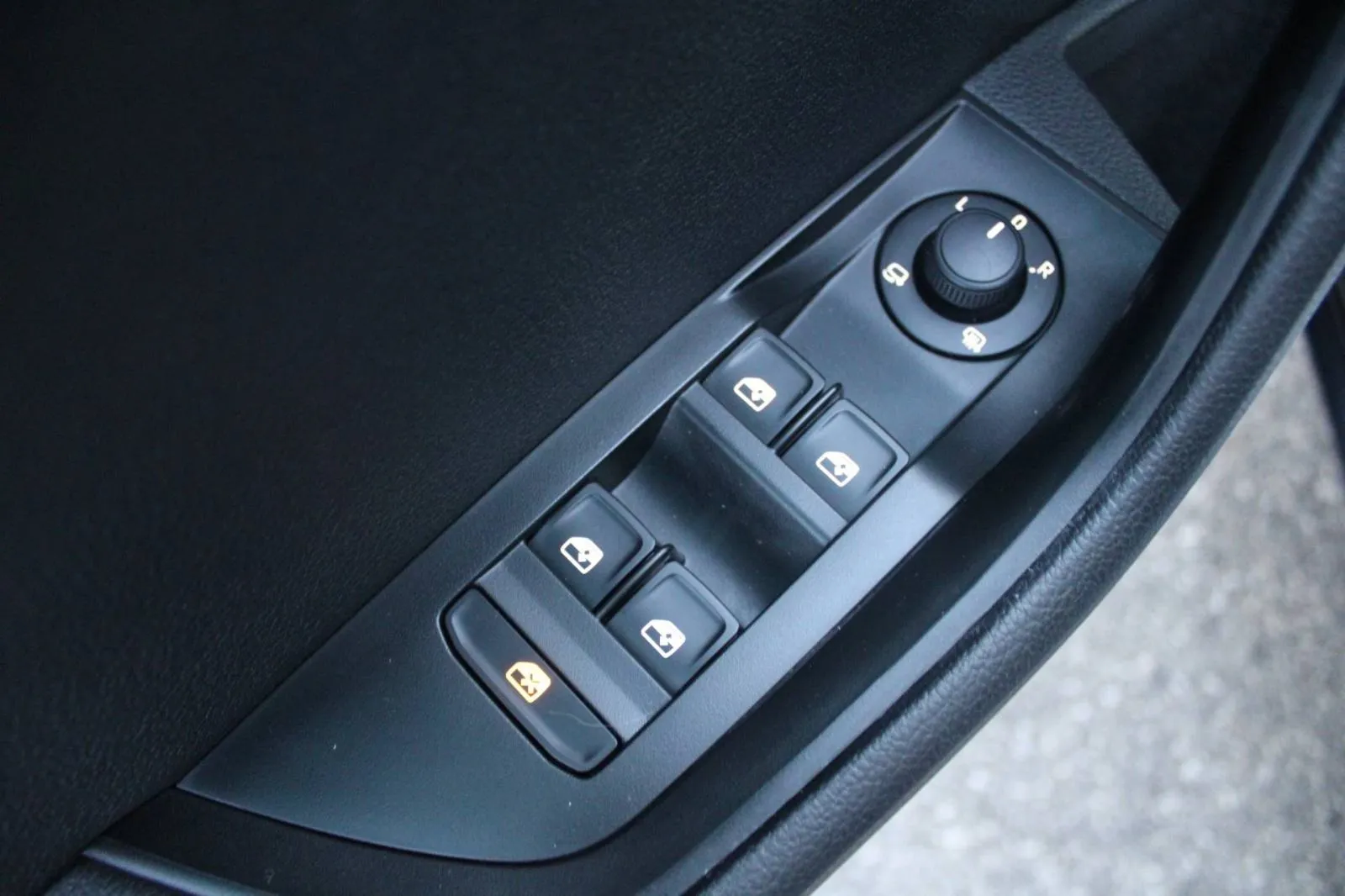 škoda superb 2.0 tdi dsg *led, navigacija, kamera* - slika 15