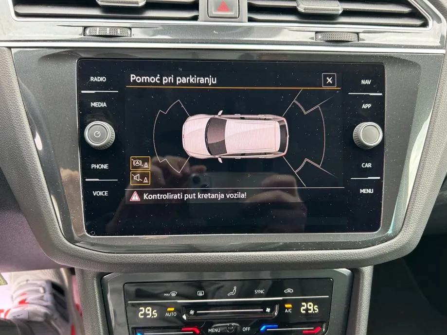 vw tiguan 2,0 tdi dsg 2023.,navi, temp, park senzori, alu, led... - slika 16