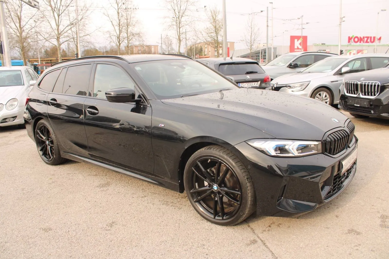 bmw serija 3 touring 320d xdrive m paket *head up, led, kamera* - slika 3