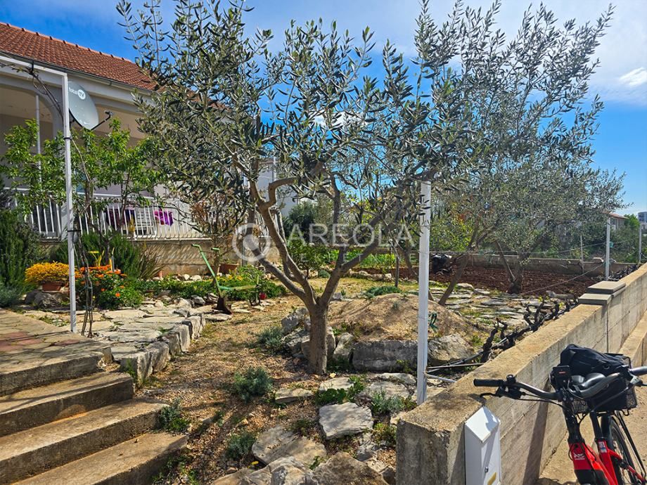 vodice - kuća s okućnicom! (prodaja) - slika 3