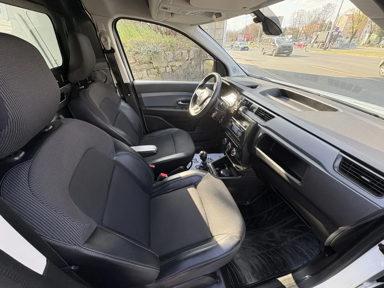 renault express furgon 1,5 blue dci 75 - slika 13