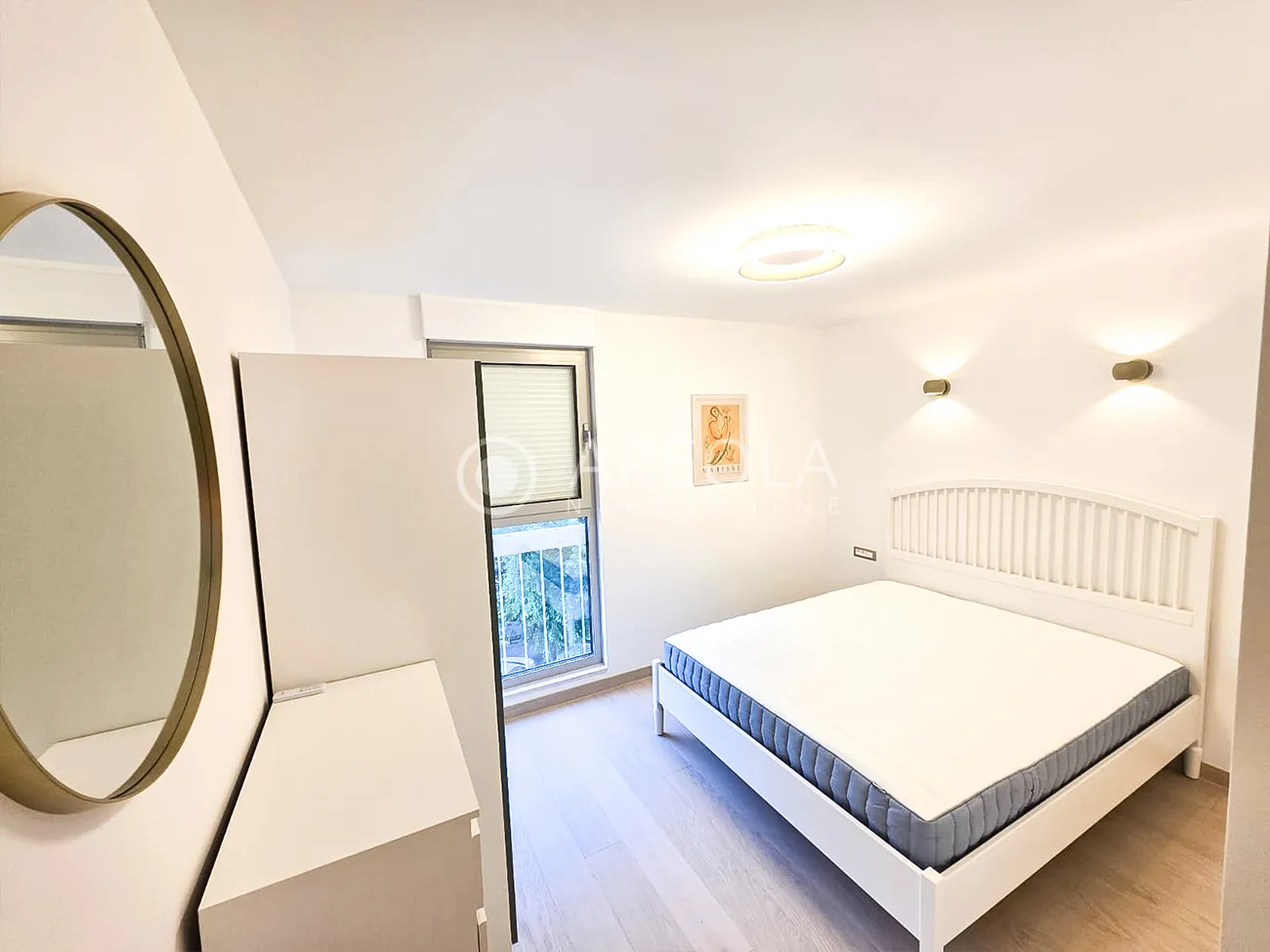 split, pujanke – trosoban stan s 3 lođe, renoviran i novo namješten! - slika 14
