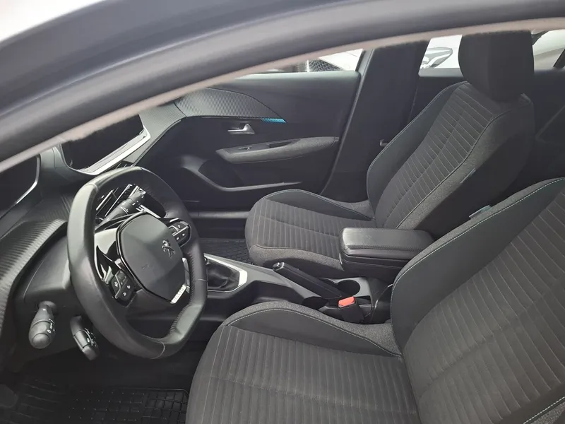 peugeot 208 1,2 puretech*style*100ks*klima*tempomat* - slika 12