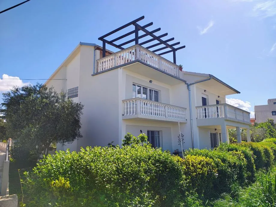 sukošan, prekrasna kuća(240m2) na velikoj okućnici, 100 metara do mora - slika 6