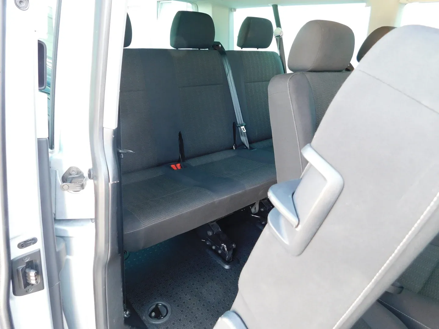 08354 vw caravelle comfortline 2.0 tdi dsg - slika 13