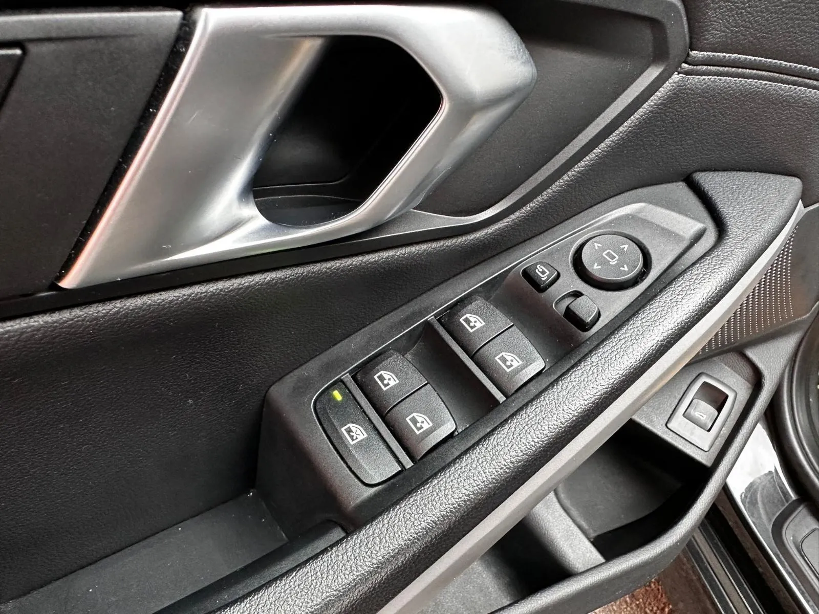 bmw serija 3 touring 318d automatik•2021.g.•tempomat•navi• - slika 15