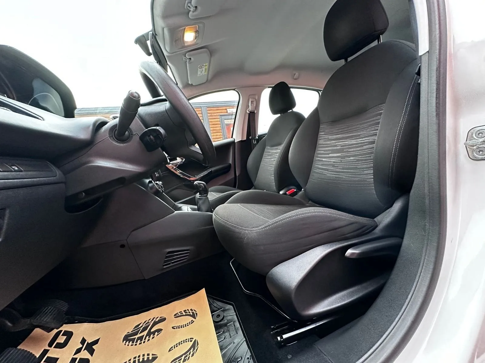 peugeot 208 1,2 puretech •2019.g.•navi•leasing 6 godina• - slika 12
