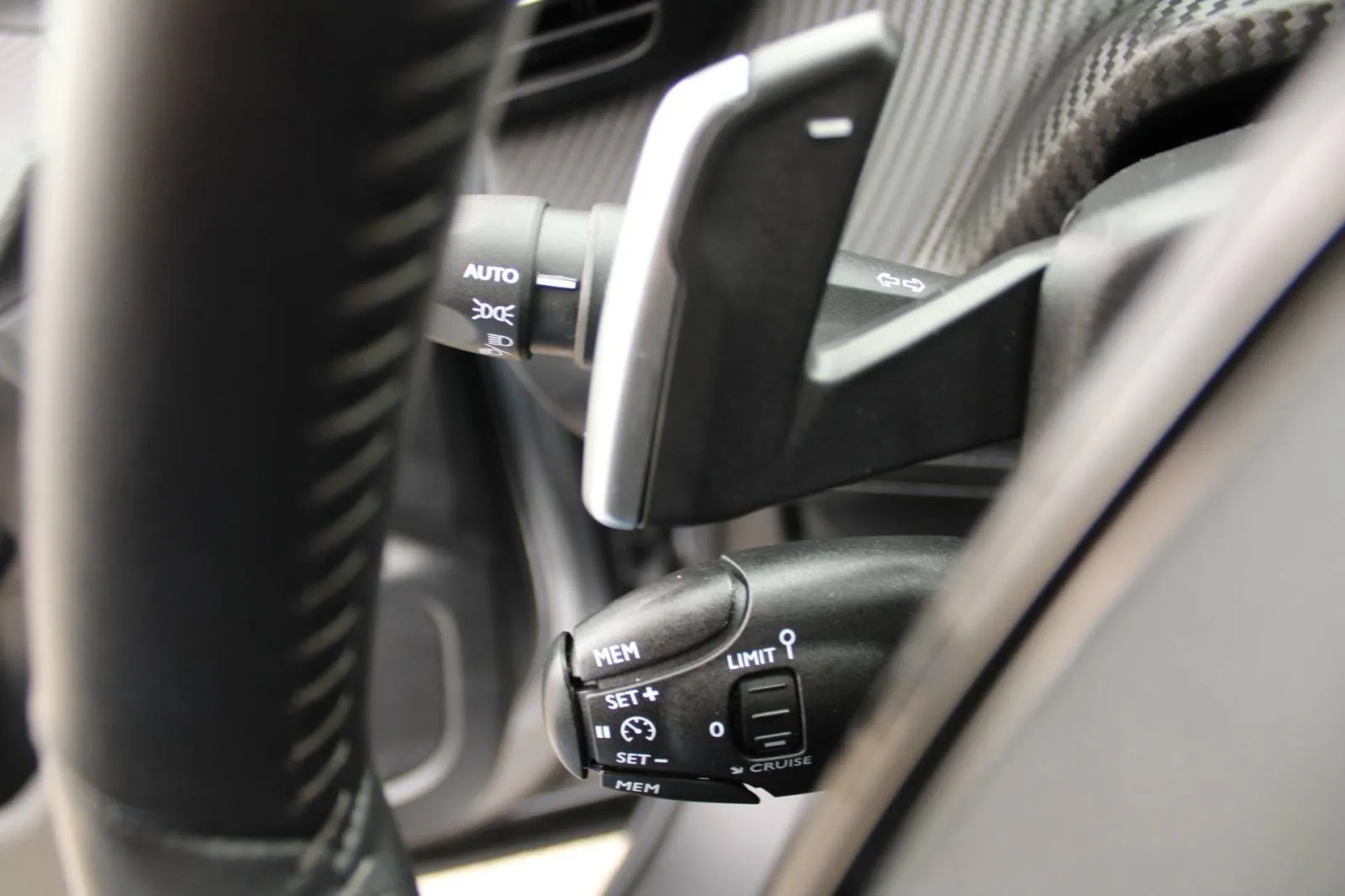 peugeot 2008 1.2 puretech automatik *led, navigacija* - slika 13