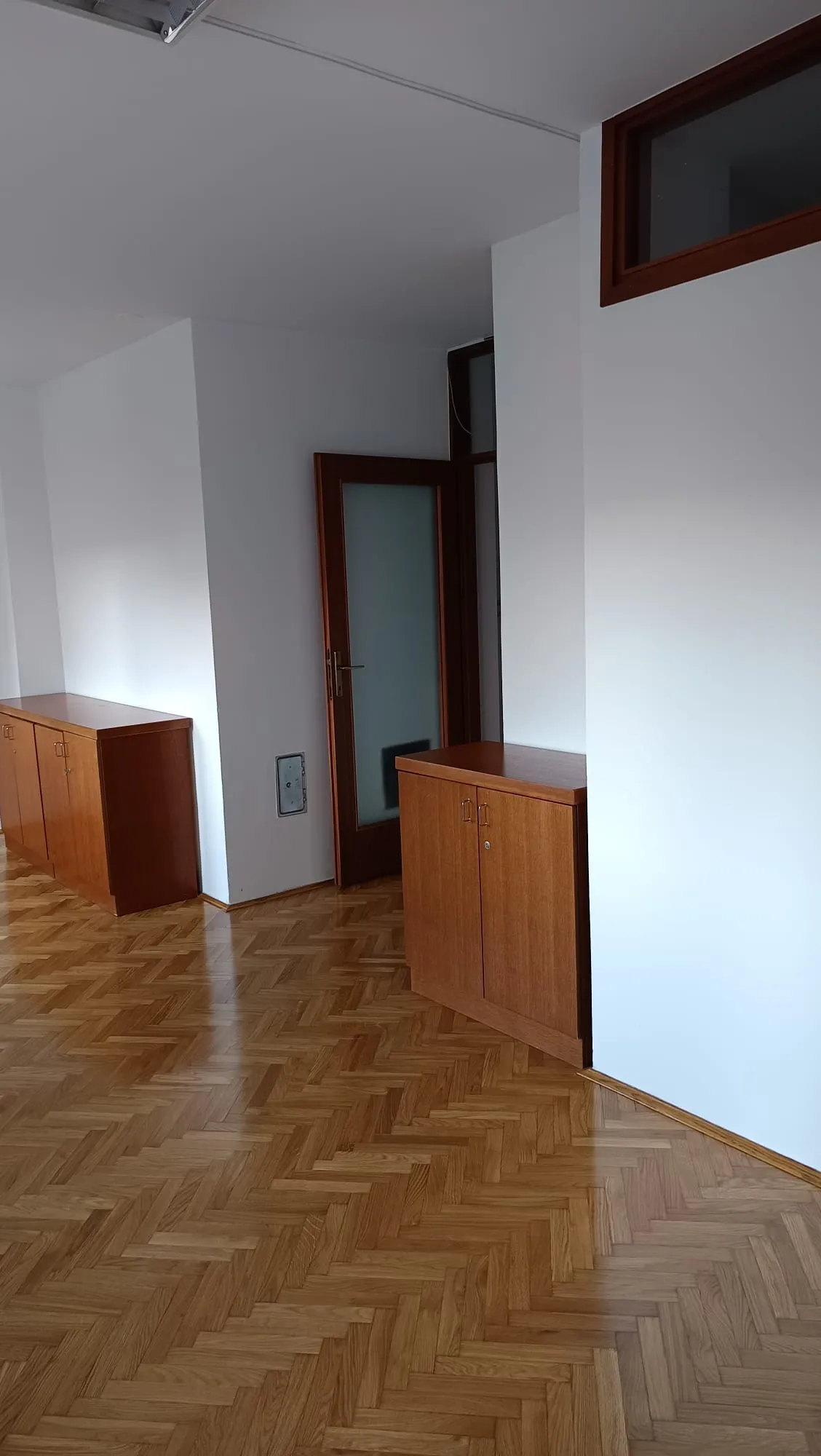 trnje-vrbik; iznajmljuje se poslovni prostor u zgradi na 2. katu - slika 5