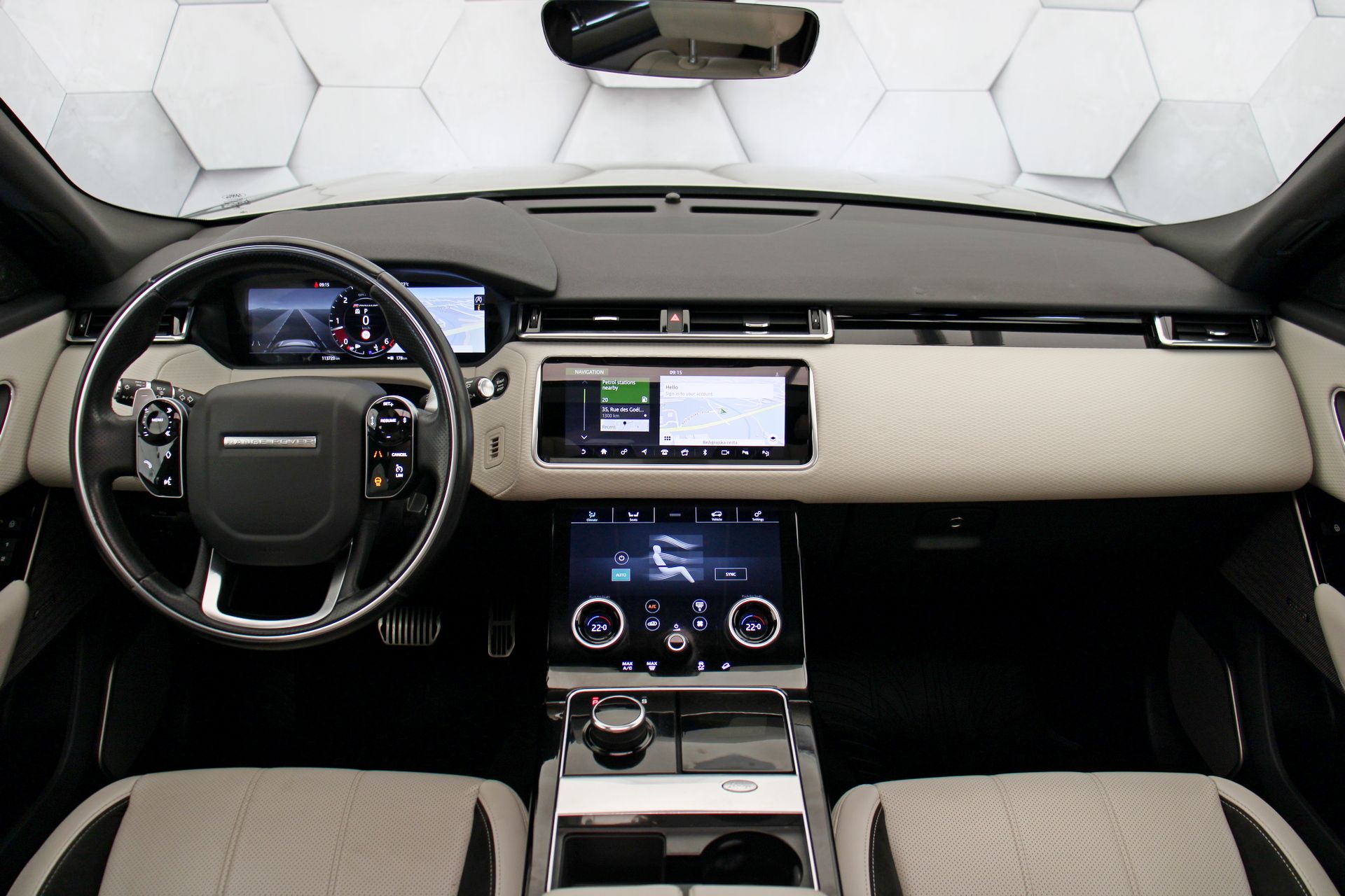 land rover range rover velar r-dynamic se 3.0d 4wd a8 300km pano airma - slika 7