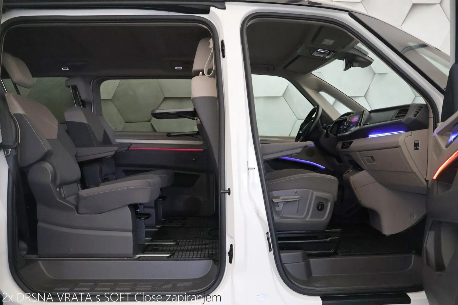 volkswagen multivan t7 l2 2.0tdi dsg edition 150ks matrix cockpit dab - slika 7