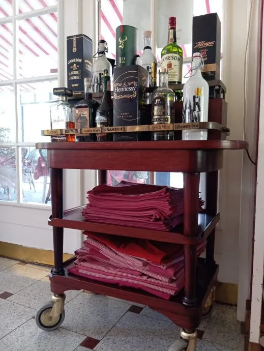karlovac - katnica - restoran i stan, uhodano poslovanje (prodaja) - slika 20